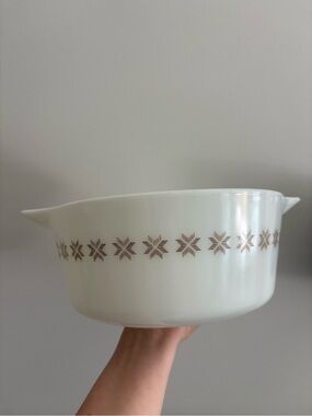 Vintage Pyrex “Town & Country” Casserole Dish | (2.5qt) | Circa. 1963💖✨